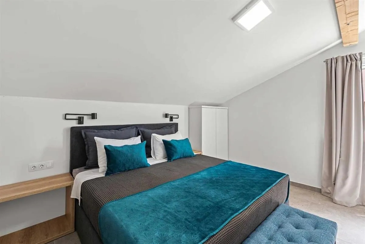 Apartment With Pool By Aneo Travel Novi Vinodolski